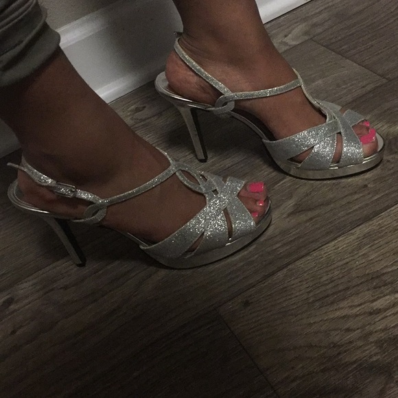 🍒Sparkled Silver heeled sandals🍒 - Picture 5 of 6